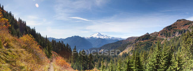 Scenic view of beautiful mountainous landscape — Stock Photo