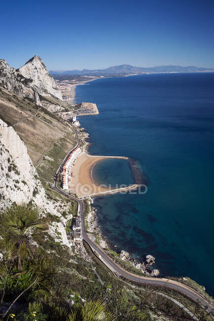 Vista aérea de la costa del mar en verano - foto de stock