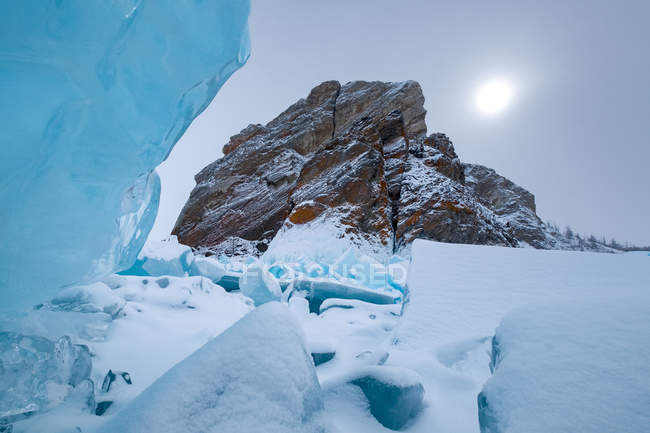 Vue panoramique du lac Baïkal en hiver, oblast d'Irkoutsk, Sibérie, Russie — Photo de stock