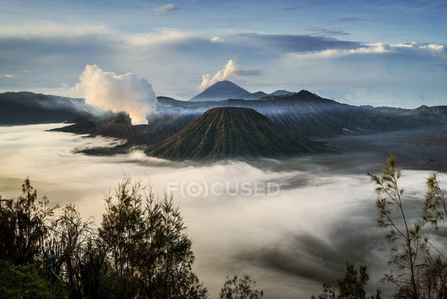 Vista panoramica del paesaggio del Monte Bromo, Giava orientale, Indonesia — Foto stock
