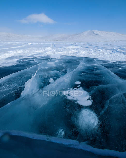 Vista panorámica del lago Baikal en invierno, Óblast de Irkutsk, Siberia, Rusia - foto de stock