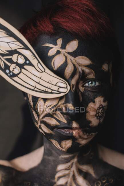 Portrait of a woman with body paint — Fotografia de Stock