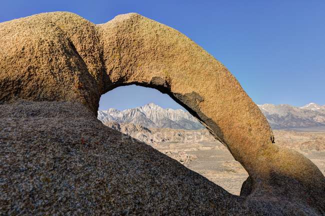 Scenic view of Eye of Alabama arch, California, America, USA — Stock Photo