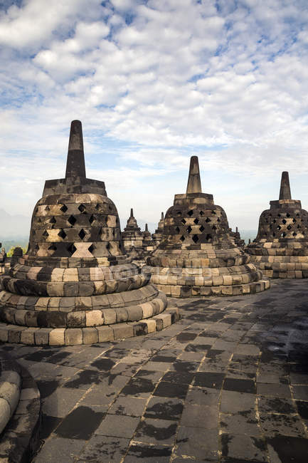 Vue panoramique sur Stupas, Borobudur, Java central, Indonésie — Photo de stock