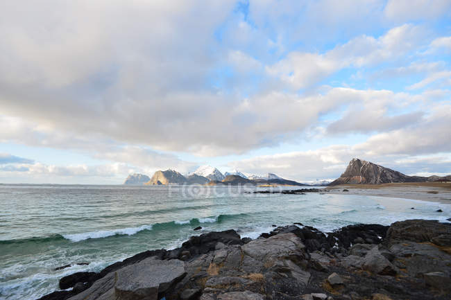 Vista panoramica sulla spiaggia, Flakstad, Lofoten, Nordland, Norvegia — Foto stock