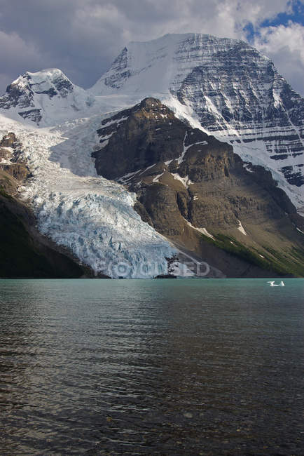 Vista panorámica de Mt Robson, Columbia Británica, Canadá - foto de stock