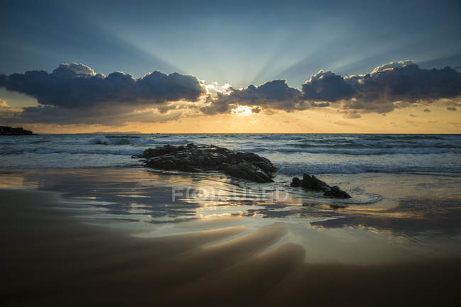 Vista panoramica sul tramonto costiero, spiaggia di Los Lances, Tarifa, Cadice, Andalusia, Spagna — Foto stock