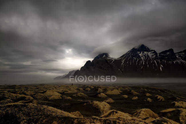 Vista panorámica de la montaña Vestrahorn, Islandia - foto de stock