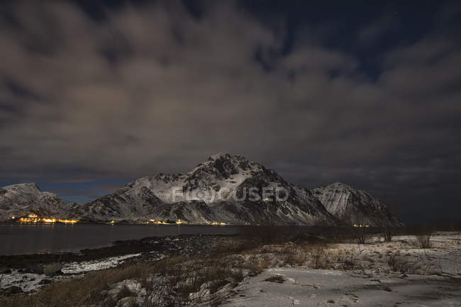 Vue panoramique du mont Stornappstinden, Lofoten, Nordland, Norvège — Photo de stock