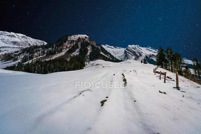 Paesaggio rurale invernale, Brienzer Rothorn, Alpi Emmental, Svizzera — Foto stock