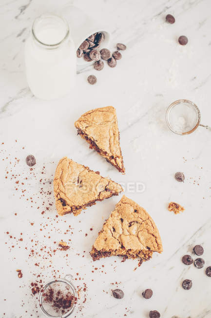 Three pieces of giant chocolate cookie with a bottle of milk — Stock Photo