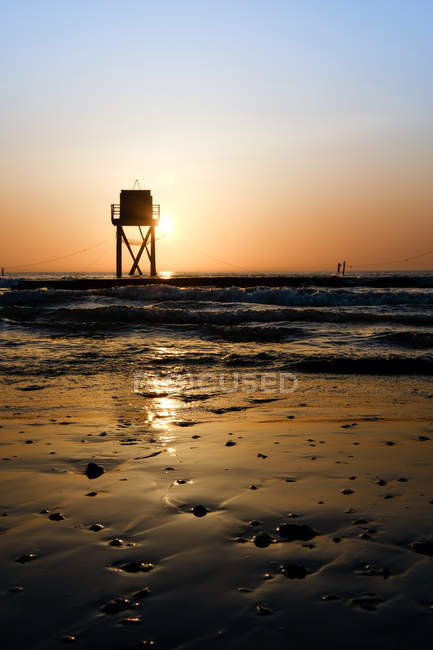 Fishermans cabin on beach at sunset, Plage-Tharon, Loire-Atlantique, France — Stock Photo