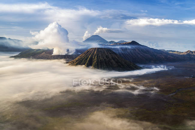 Vista panorâmica da paisagem Mt Bromo, Java Oriental, Indonésia — Fotografia de Stock