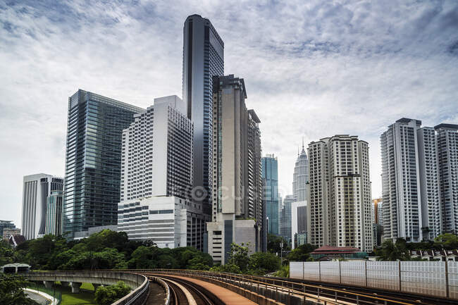 Modern office building exterior, urban landscape, skyscrapers, city buildings, architecture — Stock Photo