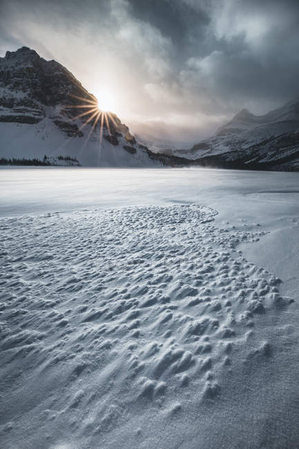 Vista panorámica del paisaje rural de invierno, Lago Louise, Alberta, Canadá - foto de stock