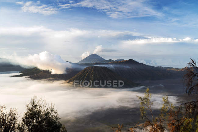 Vista panorámica del paisaje del Monte Bromo, Java Oriental, Indonesia - foto de stock