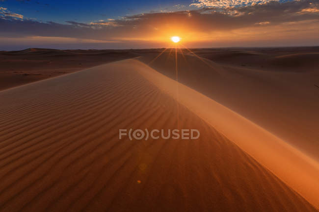 Vista panorámica del atardecer del desierto, Riad, Arabia Saudita - foto de stock
