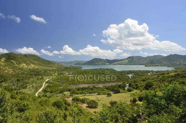 Vista panorámica del paisaje rural, West Nusa Tenggara, Indonesia - foto de stock