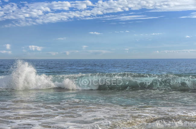 Хвилі гуркіт на пляжі, Перт, Західна Австралія, Австралія — стокове фото