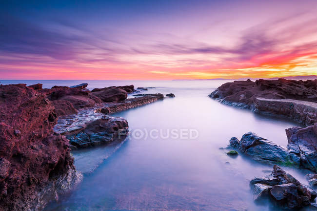 Scenic view of Sunset over Dramont Beach, Provence-Alpes-Cote d'Azur, France — Stock Photo