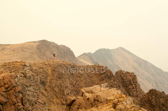 Scenic shot of beautiful landscape with mountains — Stock Photo
