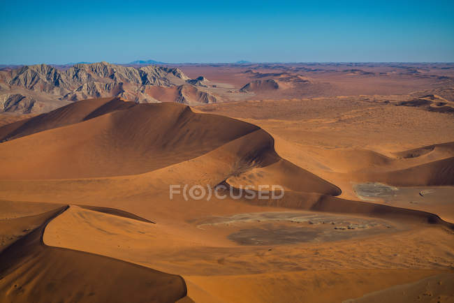 Vista aérea de Sossusvlei, Parque Nacional Namib Naukluft, Namibia - foto de stock