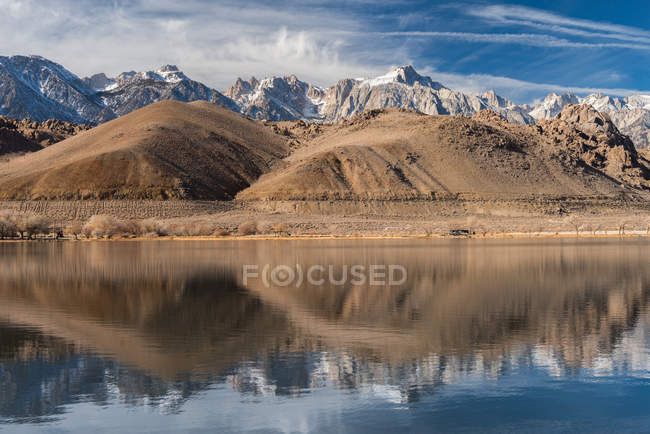 Vista panorâmica do Lago Diaz, Pinheiro Solitário, Califórnia, América, EUA — Fotografia de Stock