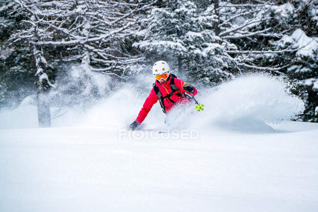 Mulher em pó Esqui nos Alpes, Sportgastein, Salzburgo, Áustria — Fotografia de Stock