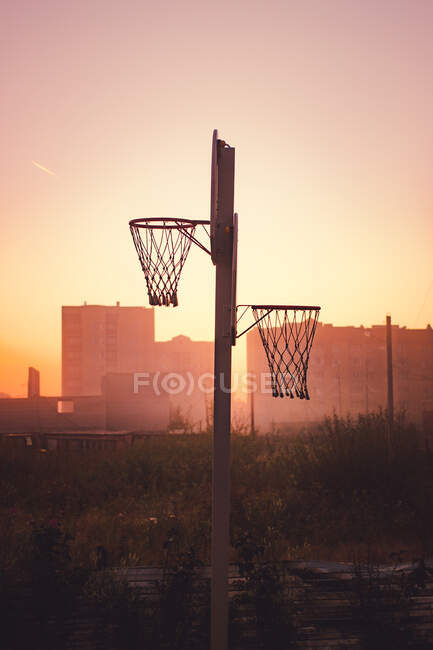 Vista panorâmica dos aros de basquete ao nascer do sol, Jordânia — Fotografia de Stock