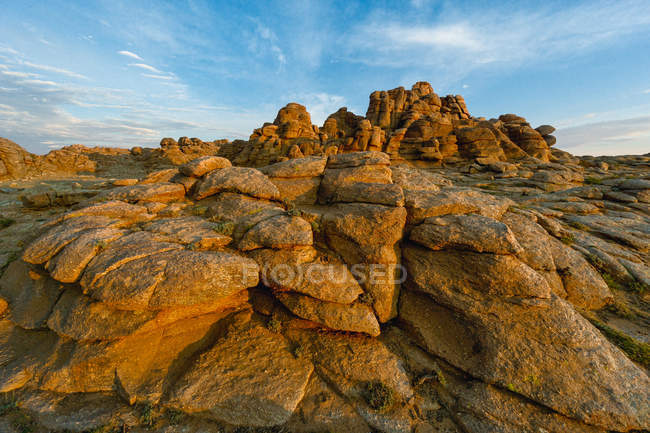 Vista panorâmica das formações rochosas, Baga Gazariin Chuluu, Mongólia — Fotografia de Stock
