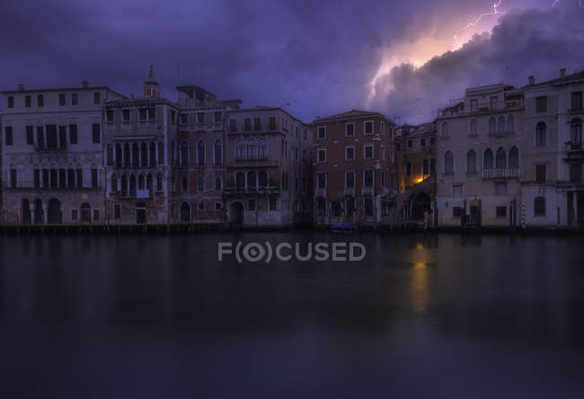 Vista panorámica del paisaje urbano al atardecer, Venecia, Véneto, Italia - foto de stock