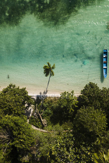 Vista superior de la playa de Ngilngof, Islas Kai, Maluku, Indonesia - foto de stock