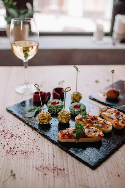 Closeup view of Appetizers with white wine — Stock Photo