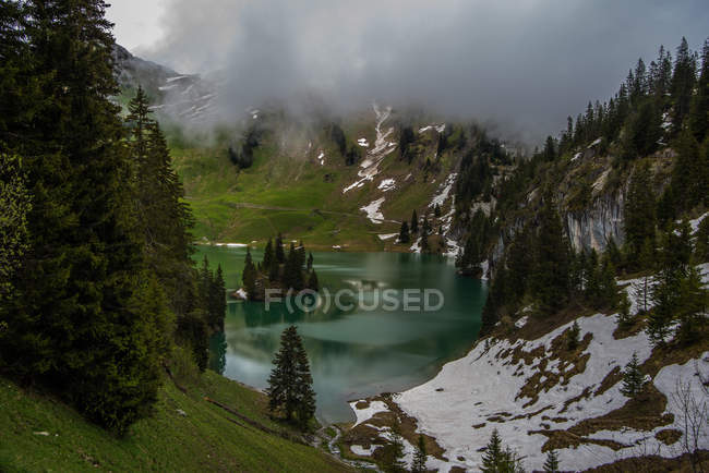 Vue panoramique sur le lac de Thoune, Oberland, Berne, Suisse — Photo de stock