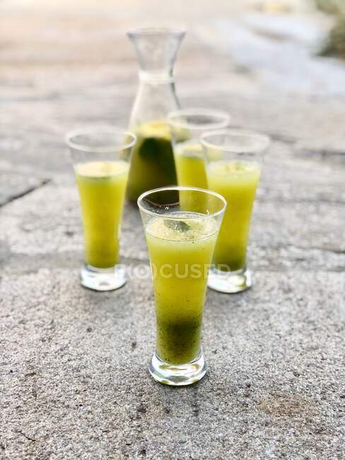 Lemon and mint cocktails — Stock Photo