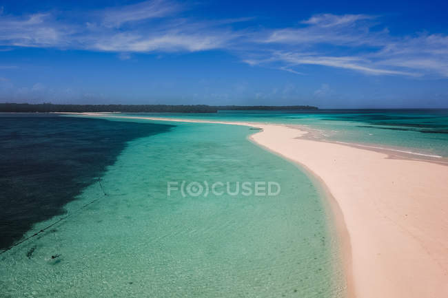 Vista panorámica de la playa de Ngurtavur, Islas Kai, Maluku, Indonesia - foto de stock