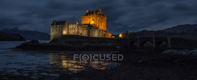 Beautiful view of the castle of the island of the kingdom — Stock Photo