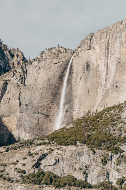 Vista panorâmica da Cachoeira, Parque Nacional de Yosemite, Califórnia, América, EUA — Fotografia de Stock