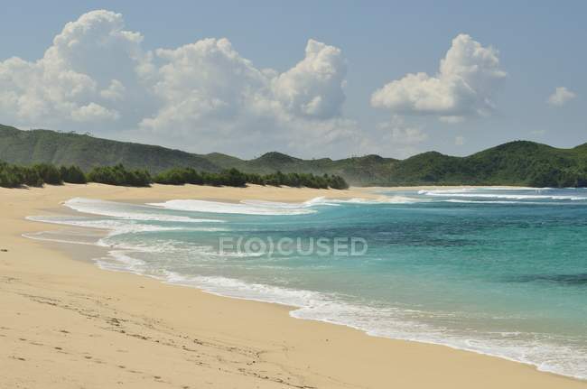 Vista panorámica de la playa de Meang, Lombok, West Nusa Tenggara, Indonesia - foto de stock
