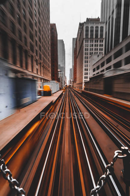 Cityscape and train tracks, Chicago, Illinois, Stati Uniti — Foto stock