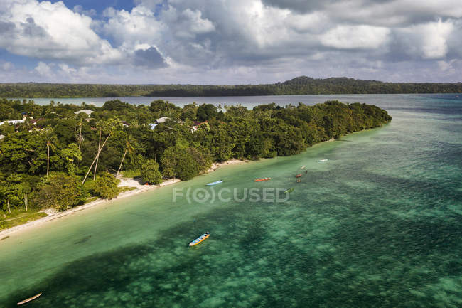 Vista panoramica sulla spiaggia di Ngilngof, Isole Kai, Maluku, Indonesia — Foto stock