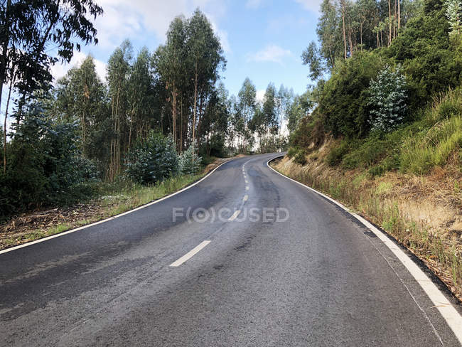 Vue panoramique de la route vide, Portugal — Photo de stock