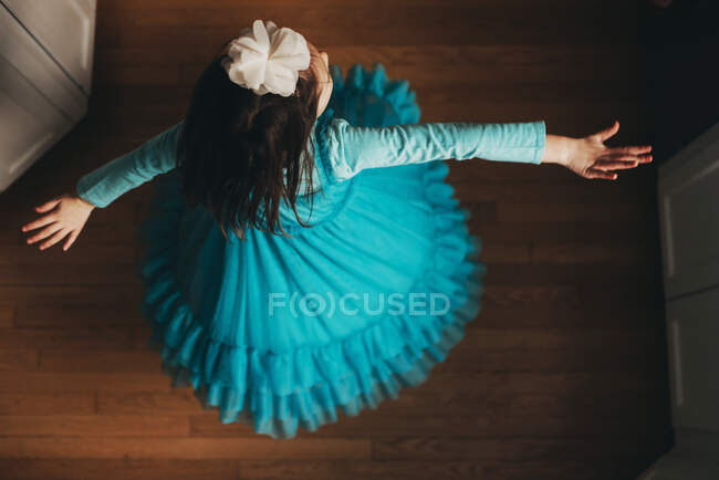 Vue aérienne d'une fille dansant — Photo de stock