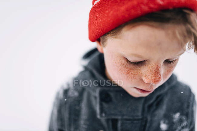 Retrato de um menino loiro com sardas — Fotografia de Stock