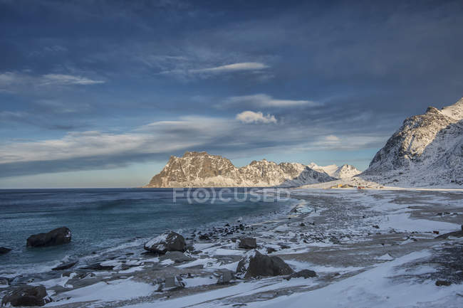 Vista panorâmica da praia de Inverno, Lofoten, Nordland, Noruega — Fotografia de Stock