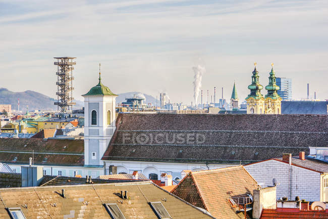 Vista panorámica del paisaje urbano de linz, austria - foto de stock