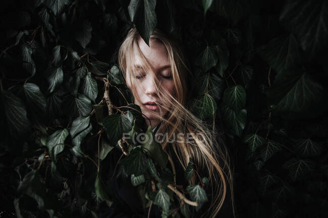 Portrait of beautiful woman hiding in ivy — Foto stock