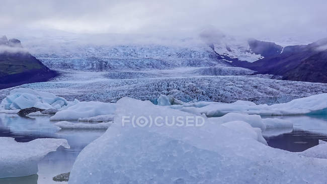 Vista panorámica del glaciar Fjallsarlon, Vatnajokull, Sureste de Islandia - foto de stock