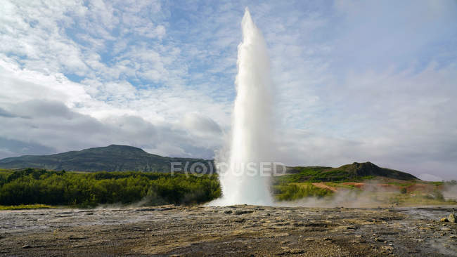 Scenic view of The Great Geysir, Haukadalur Valley, Southwestern Iceland — Stock Photo