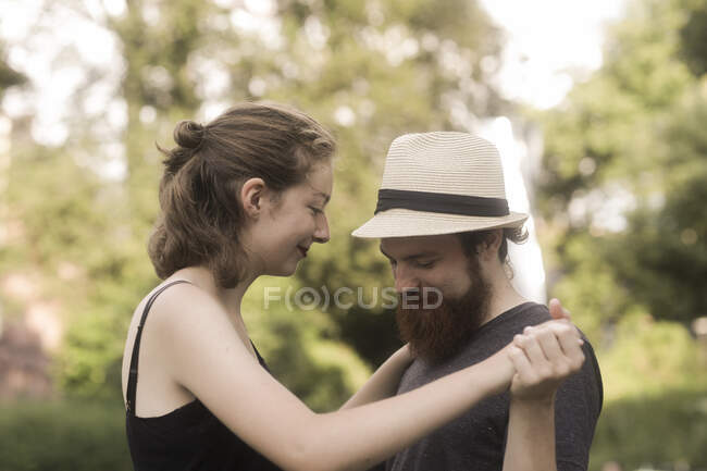 Couple dancing in a park — Stock Photo